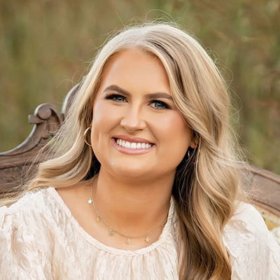 Hannah Fowler Headshot